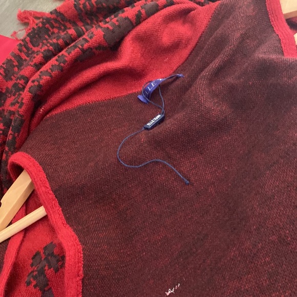 NWOT ELLE TIAN poncho - Picture 6 of 6